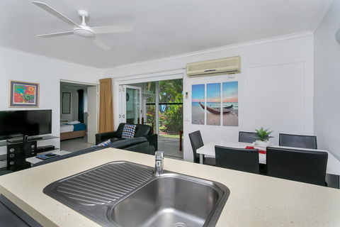Agincourt Beachfront Apartments - Perths Hotel 14