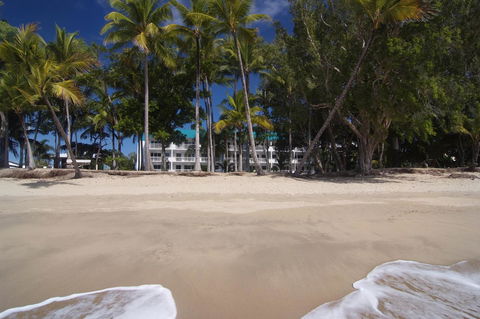 Agincourt Beachfront Apartments - Perths Hotel 24
