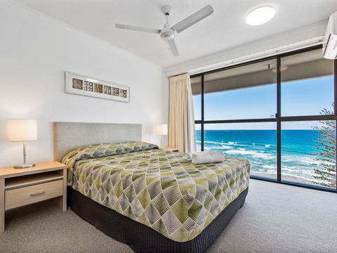Coolum Caprice - Perths Hotel 8