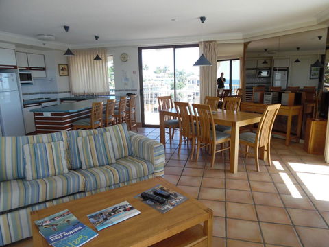 Coolum Caprice - Perths Hotel 12