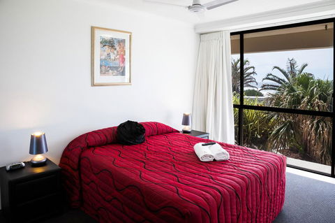 Coolum Caprice - Perths Hotel 10