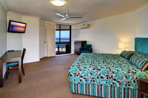 Coolum Caprice - Perths Hotel 33
