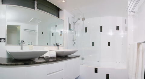 Poinciana 112 - Perths Hotel 11