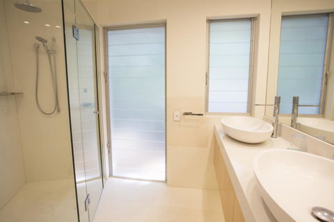 The Cove Noosa - Perths Hotel 39