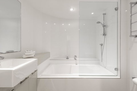 The Cove Noosa - Perths Hotel 12