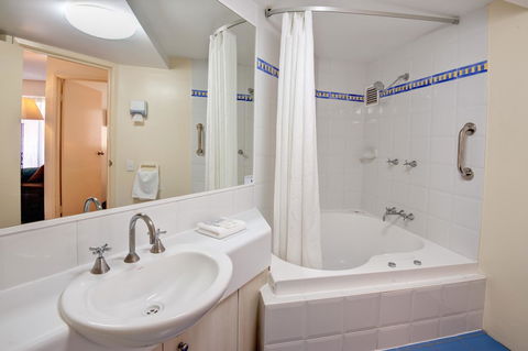 Nautilus Resort Mooloolaba - Perths Hotel 24