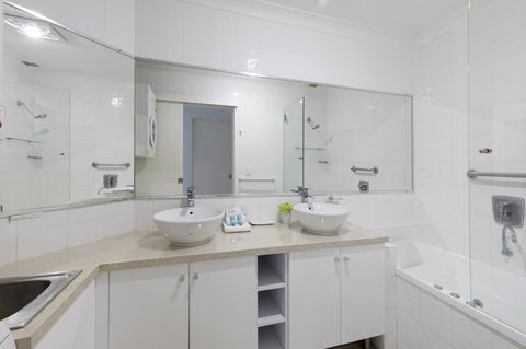 Noosa Shores Resort - Perths Hotel 16