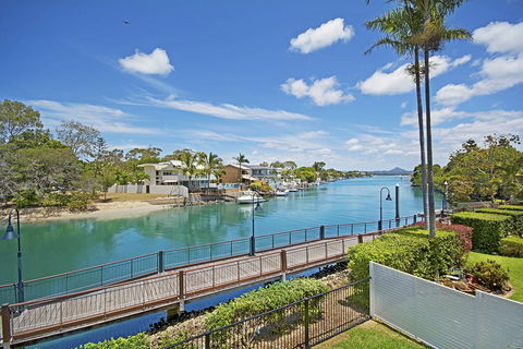 Jacaranda Noosa - Perths Hotel 8