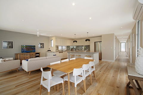 Jacaranda Noosa - Perths Hotel 17
