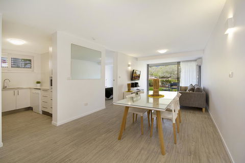 Jacaranda Noosa - Perths Hotel 12