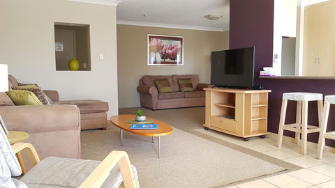 Surfers Chalet - Perths Hotel 18