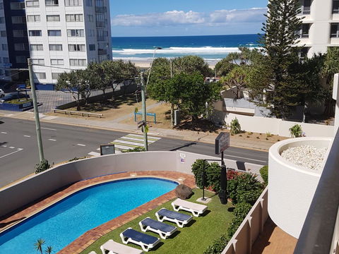 Surfers Chalet - Perths Hotel 14