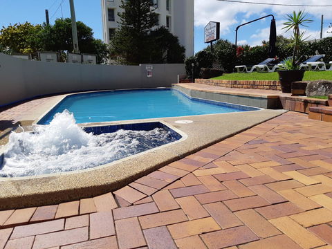Surfers Chalet - Perths Hotel 3