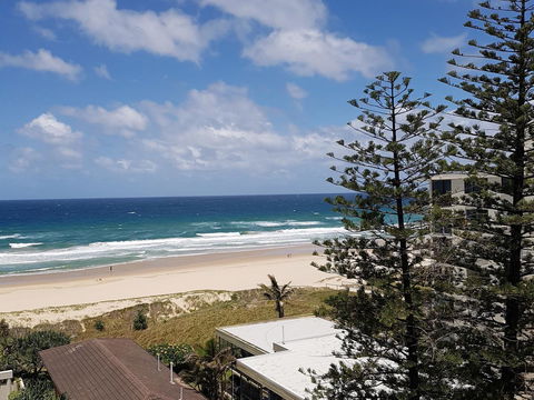 Surfers Chalet - Perths Hotel 35