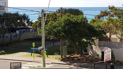 Surfers Chalet - Perths Hotel 20