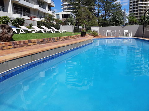 Surfers Chalet - Perths Hotel 7