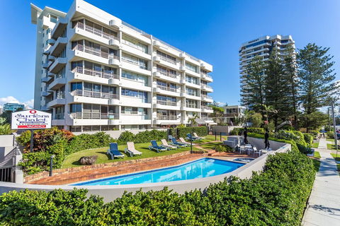 Surfers Chalet - Perths Hotel 0