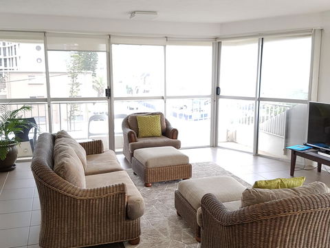 Surfers Chalet - Perths Hotel 32