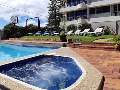 Surfers Chalet - Perths Hotel 6