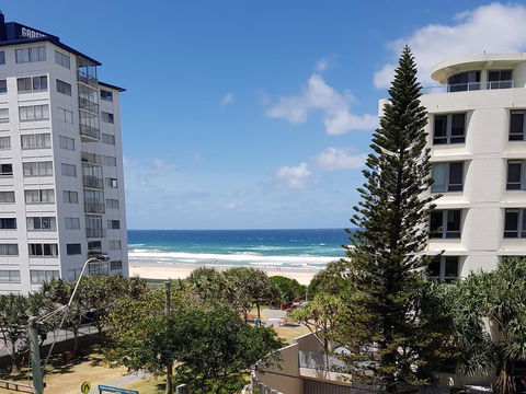 Surfers Chalet - Perths Hotel 29