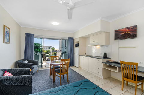Madison Ocean Breeze Apartments - Perths Hotel 11