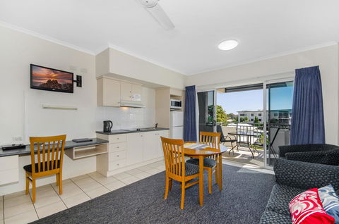Madison Ocean Breeze Apartments - Perths Hotel 12