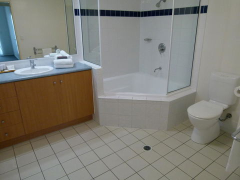 Madison Ocean Breeze Apartments - Perths Hotel 33