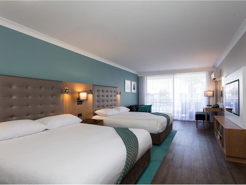 Sea World Resort - Perths Hotel 1