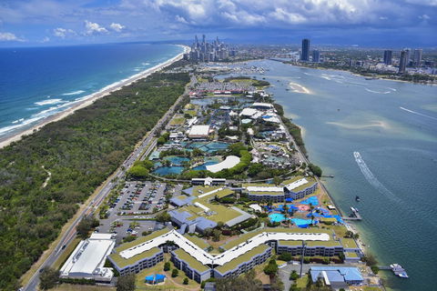 Sea World Resort - Perths Hotel 15