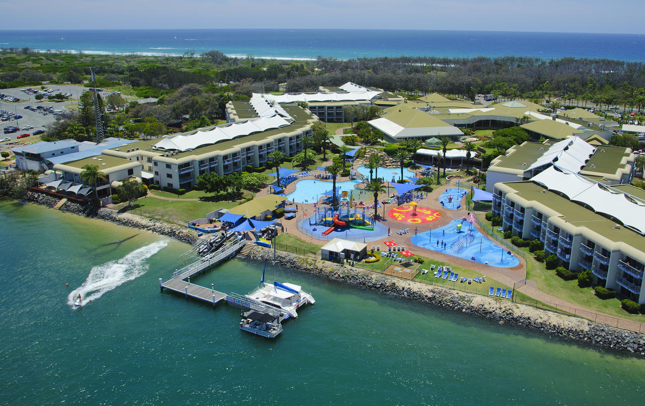 Main Beach QLD Perths Hotel