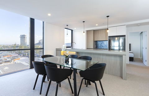 Qube Broadbeach - Perths Hotel 43