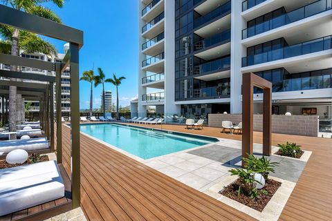 Qube Broadbeach - Perths Hotel 0