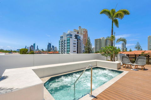 Qube Broadbeach - Perths Hotel 28
