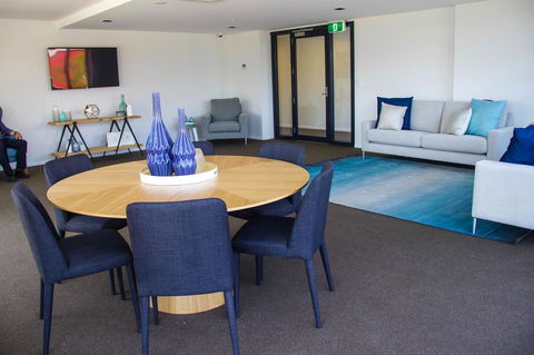 Synergy Broadbeach - Official - Perths Hotel 12