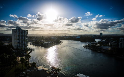 Tiki Hotel Apartments Surfers Paradise - Perths Hotel 2