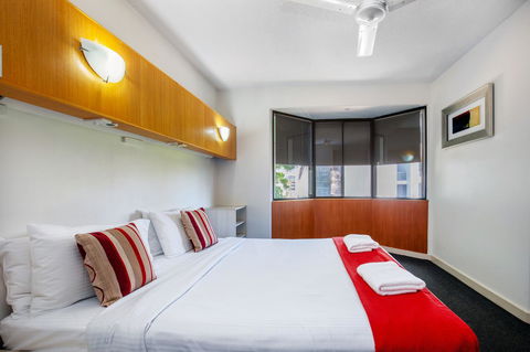 Tiki Hotel Apartments Surfers Paradise - Perths Hotel 1