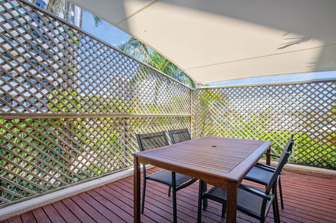 Tiki Hotel Apartments Surfers Paradise - Perths Hotel 10