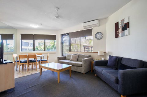 Tiki Hotel Apartments Surfers Paradise - Perths Hotel 3