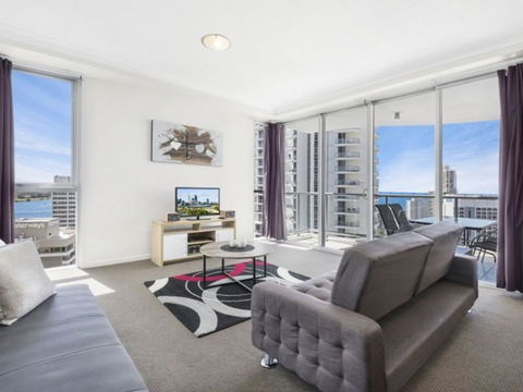 Beach Stay - Ocean & Riverview Resort Chevron Renaissance Central Surfers Paradise - Perths Hotel 3