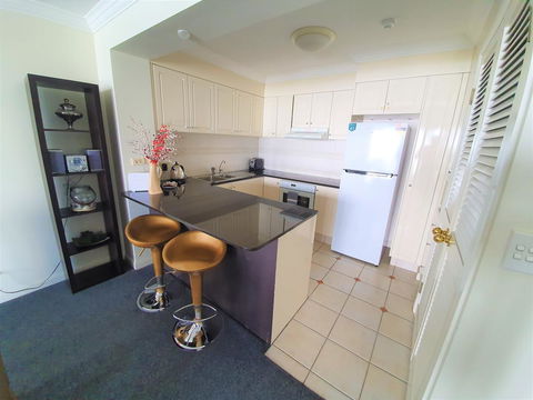Broadbeach Holiday Apartments - Perths Hotel 29