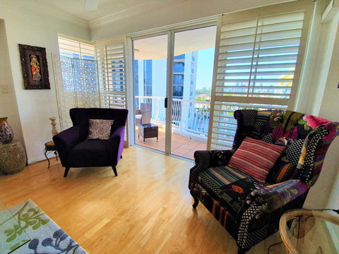 Broadbeach Holiday Apartments - Perths Hotel 23