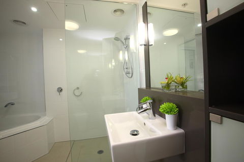 Monaco Caloundra - Perths Hotel 35