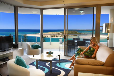 Monaco Caloundra - Perths Hotel 32