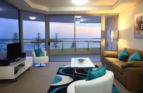 Monaco Caloundra - Perths Hotel 36