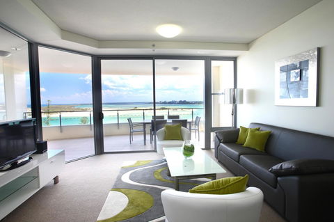 Monaco Caloundra - Perths Hotel 38