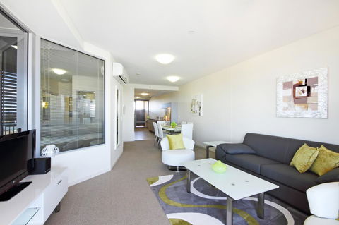 Monaco Caloundra - Perths Hotel 29