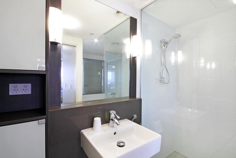 Monaco Caloundra - Perths Hotel 24
