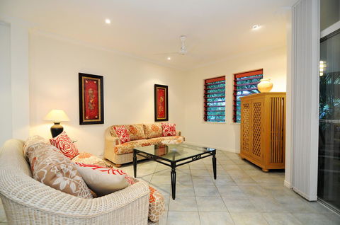 Oasis At Palm Cove - Perths Hotel 1