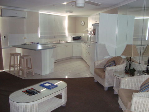 Grosvenor Beachfront Apartments Surfers Paradise - Perths Hotel 14