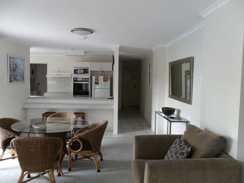 Grosvenor Beachfront Apartments Surfers Paradise - Perths Hotel 5